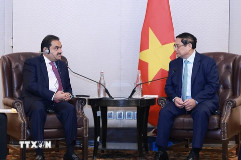 Thủ tướng Phạm Minh Chính tiếp ông Gautam Adani, Chủ tịch Tập đoàn Adani (Ấn Độ). (Ảnh: Dương Giang/TTXVN)