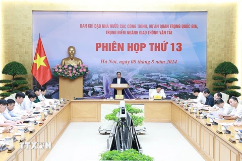 Thủ tướng Phạm Minh Chính chủ trì Phiên họp thứ 13 Ban Chỉ đạo nhà nước các công trình, dự án quan trọng quốc gia, trọng điểm ngành giao thông vận tải. (Ảnh: Dương Giang/TTXVN)