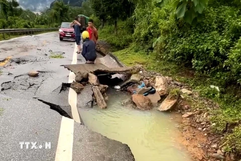 Sụt lún nghiêm trọng trên Quốc lộ 217 ở Thanh Hóa