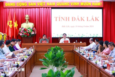 Thủ tướng Phạm Minh Chính làm việc với lãnh đạo tỉnh Đắk Lắk về tình hình phát triển kinh tế-xã hội. (Ảnh: Dương Giang/TTXVN)