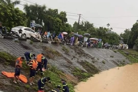 Hòa Bình: Nước lũ dâng cao bất ngờ, cuốn trôi hai học sinh ở huyện Lương Sơn