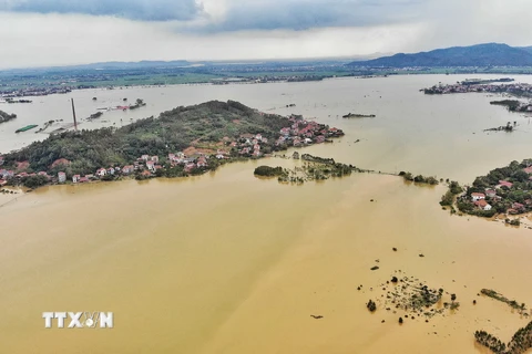 Xã Trí Yên, tỉnh Bắc Giang bị cô lập do bão lũ. (Ảnh: Danh Lam/TTXVN)