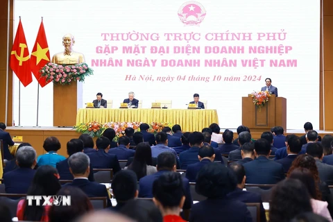 Thủ tướng Phạm Minh Chính phát biểu tại buổi gặp mặt đại diện doanh nghiệp nhân Ngày Doanh nhân Việt Nam (13/10). (Ảnh: Dương Giang/TTXVN)