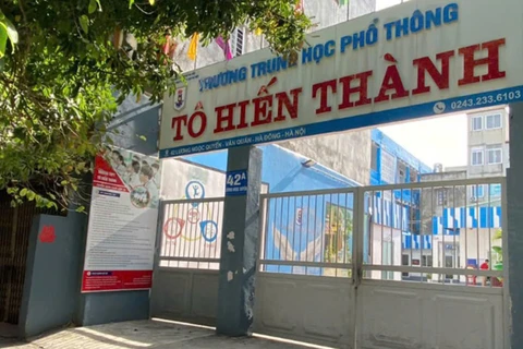 Trường THPT Tô Hiến Thành thuê địa điểm tại phường Văn Quán, quận Hà Đông, Hà Nội.