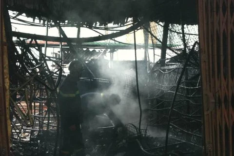Hà Nội: Cơ bản dập được đám cháy ở chợ Nhà Xanh 