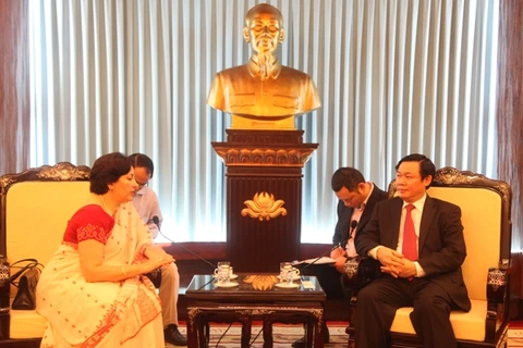 Ông Vương Đình Huệ, Trưởng Ban Kinh tế Trung ương tiếp bà Preeti Saran, Đại sứ Ấn Độ tại Việt Nam. (Ảnh: Thanh Liêm)