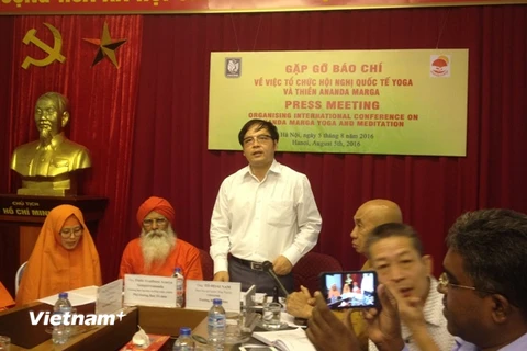 Họp báo về Hội nghị Quốc tế Yoga và Thiền Ananda Marga, ngày 4/8. (Ảnh: PV/Vietnam+)