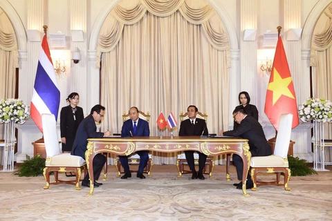 Lễ ký Biên bản ghi nhớ giữa Tập đoàn Dầu khí quốc gia Việt Nam và Tập đoàn SCG, trước sự chứng kiến của Thủ tướng Chính phủ Việt Nam Nguyễn Xuân Phúc và Thủ tướng Vương Quốc Thái Lan Prayut Chan-o-cha. (Ảnh: Nguồn SCG) 