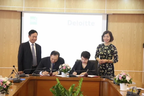 Lễ ký Thỏa thuận hợptác giữa Ủy ban Chứng khoán Nhà nước và Công ty Deloitte Việt Nam, ngày 21/5 (Ảnh: SSC)