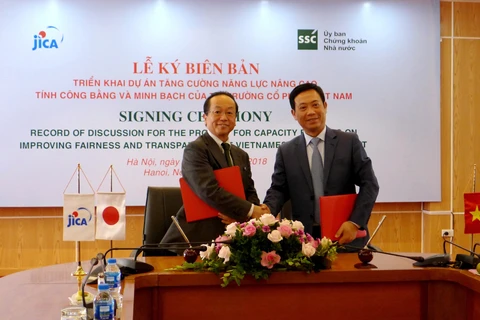 Lễ ký kết Biên bản Thảo luận “Dự án tăng cường năng lực về nâng cao tính công bằng và minh bạch của thị trường cổ phiếu Việt Nam” giữa Chính phủ Nhật Bản và Việt Nam. (Ảnh: BTC)