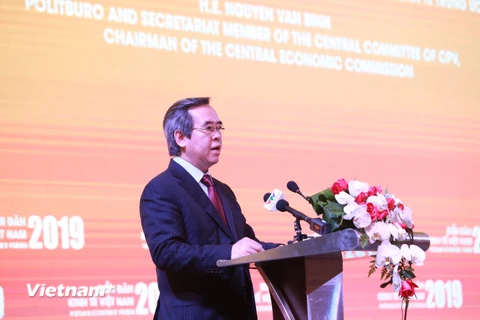Đồng chí Nguyễn Văn Bình, Trưởng Ban Kinh tế Trung ương phát biểu tại Hội thảo chuyên đề "Chủ động ứng phó với biến đổi khí hậu và củng cố an ninh năng lượng đảm bảo phát triển bền vững, ngày 17/1. (Ảnh: Vietnam+)