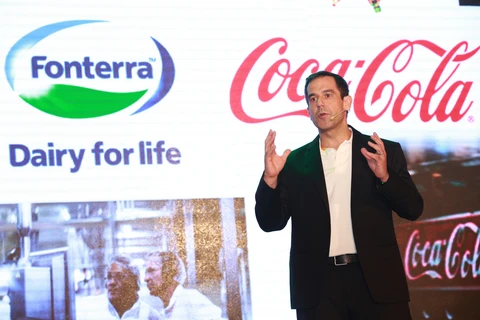 Ông Steve Bonz – Tổng Giám đốc Bộ phận hợp tác chiến lược của Dự án sữa nước Nutriboost của Coca-Cola phát biểu. (Ảnh: BTC/Vietnam+)