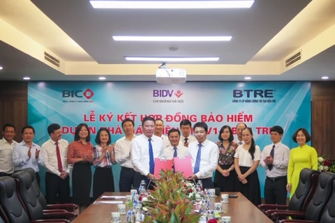 BIC và BTRE ký hợp đồng bảo hiểm cho Dự án Nhà máy Điện gió Bến Tre V1-3, ngày 16/7. (Ảnh: Vietnam+)