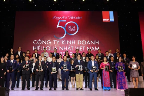 Lễ trao Giải thưởng Top 50 Công ty Kinh doanh hiệu quả nhất Việt Nam. (Ảnh: Vietnam+)