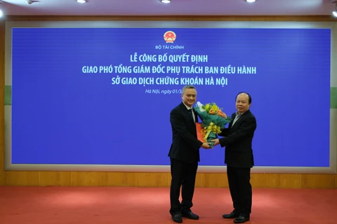 Ngày 1/3, Bộ Tài chính đã tổ chức Lễ công bố quyết định giao Phó tổng giám đốc phụ trách Ban điều hành HNX. (Ảnh: CTV/Vietnam+)