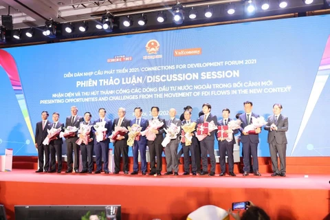 Ngày 26/4, Tạp chí Kinh tế Việt Nam đã chủ trì tổ chức Chương trình Rồng Vàng thường niên lần thứ 20 với chủ đề “Kết nối địa phương-doanh nghiệp, nắm bắt cơ hội mới.” (Ảnh: Vietnam+)