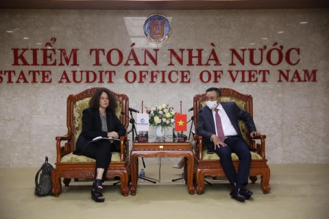 Tổng Kiểm toán Nhà nước Trần Sỹ Thanh tiếp xã giao bà Carolyn Turk, Giám đốc Ngân hàng Thế giới tại Việt Nam, ngày 25/3. (Ảnh: Vietnam+)