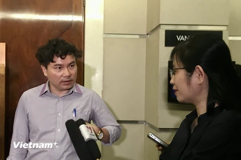Ông Phạm Vũ Hà Tổng thư ký Hiệp hội Sắn Việt Nam trao đổi với báo chí bên lề hội nghị. (Ảnh: Vietnam+)