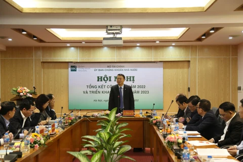 Thứ trưởng Nguyễn Đức Chi chỉ đạo tại Hội nghị tổng kết công tác năm 2022, triển khai nhiệm vụ công tác năm 2023 của Ủy ban Chứng khoán Nhà nước, ngày 27/12. (Ảnh: Vietnam+)