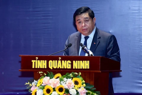 Bộ Trưởng Bộ Kế hoạch và Đầu tư Nguyễn Chí Dũng công bố Nghị quyết số 14 /NQ-CP. (Ảnh: Vietnam+)