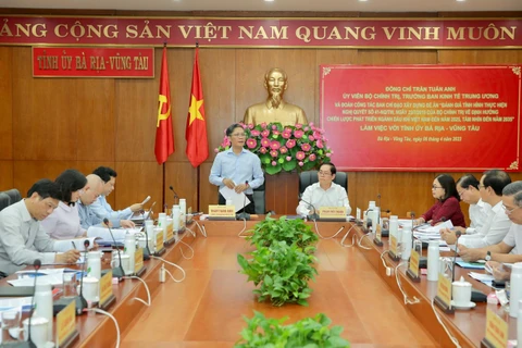 Ủy viên Bộ Chính trị, Trưởng Ban Kinh tế Trung ương, Trưởng ban chỉ đạo Trần Tuấn Anh làm việc với Ban Thường vụ Tỉnh ủy Bà Rịa-Vũng Tàu, ngày 6/4. (Ảnh: CTV/Vietnam+)