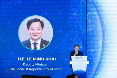 Phó Thủ tướng Chính phủ Lê Minh Khái phát biểu tại Diễn đàn Doanh nghiệp khu vực-Singapore lần thứ 7. (Ảnh: PV/Vietnam+)