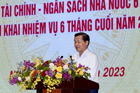 Phó Thủ tướng Chính phủ Lê Minh Khái đề nghị Bộ Tài chính cần phải làm tốt và nhanh hơn nữa đối với các nhiệm vụ cấp bách đồng thời phối hợp khẩn trương đối với các nhiệm vụ tham gia cùng với các bộ, ngành khác. (Ảnh: PV/Vietnam+)