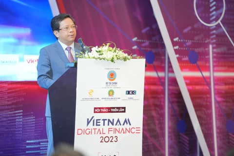 Phó Trưởng Ban Kinh tế Trung ương Nguyễn Đức Hiển đánh giá cao quá trình chuyển đổi số của ngành tài chính trong thời gian qua với nhiều kết quả nổi bật. (Ảnh: Vietnam+)