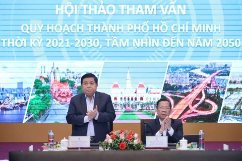 Bộ trưởng Nguyễn Chí Dũng gợi mở các nội dung tại Hội thảo tham vấn quy hoạch Thành phố Hồ Chí Minh thời kỳ 2021-2030, tầm nhìn đến năm 2050, ngày 28/2. (Ảnh: Vietnam+)