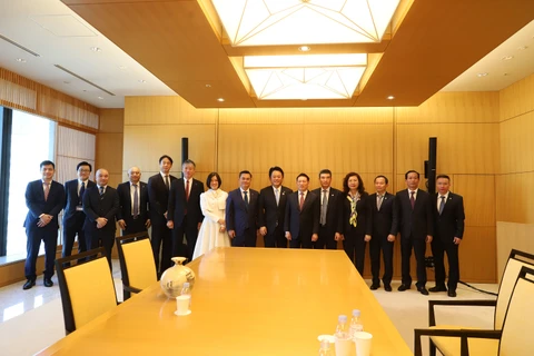Đoàn công tác của Bộ Tài chính do Bộ trưởng Hồ Đức Phớc làm trưởng đoàn làm việc với Ngân hàng Mizuho, ngày 11/3. (Ảnh: CTV/Vietnam+)