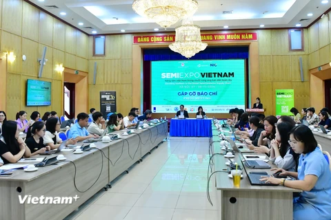 Họp báo công bố Triển lãm ngành công nghiệp bán dẫn-SEMIExpo Viet Nam 2024. (Ảnh: Vietnam+)