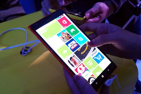 Sử dụng hệ điều hành Windows 8, Lumia 1520 khá mượt mà, truy cập web nhanh. (Ảnh: T.H/Vietnam+)