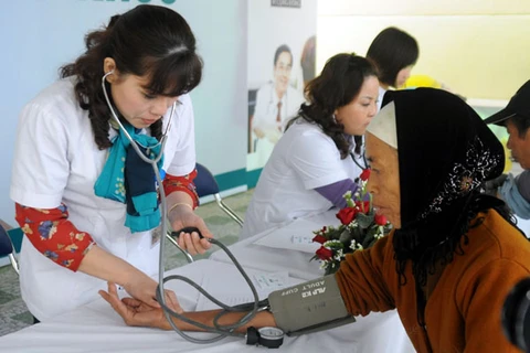 Khám bệnh miễn phí cho người dân tỉnh Điện Biên 
