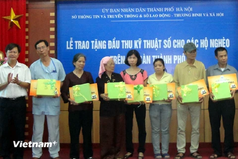 Tặng 50.000 đầu thu kỹ thuật số cho người dân nghèo Hà Nội