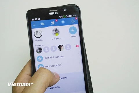 ZenFone 2 là chiếc điện thoại có cấu hình tốt, mức giá ở phân khúc tầm trung của Asus. (Ảnh: T.H/Vietnam+)