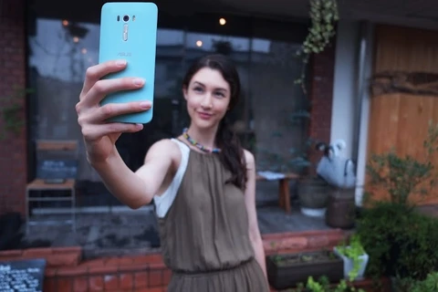 Chụp ảnh selfie là thế mạnh ở chiếc điện thoại mới của Asus. (Nguồn: Asus)