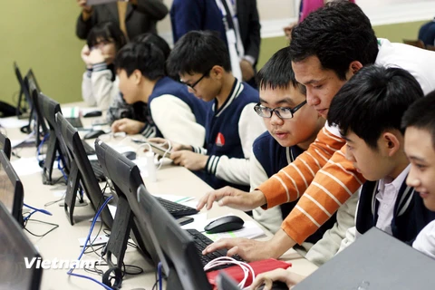 Sau chương trình kéo dài hai ngày, các học sinh đã có thể lập trình được gamemobile đơn giản. (Ảnh: T.H/Vietnam+)