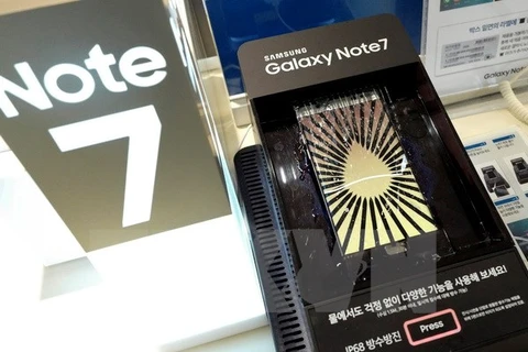 Điện thoại Galaxy Note 7 của Samsung tại cửa hàng ở thủ đô Seoul, Hàn Quốc. (Nguồn: EPA/TTXVN) 
