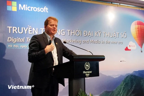 Tổng Giám đốc Truyền thông Microsoft châu Á nói về cách thay đổi trong tiếp thị, bán hàng của hãng. (Ảnh: T.H/Vietnam+)