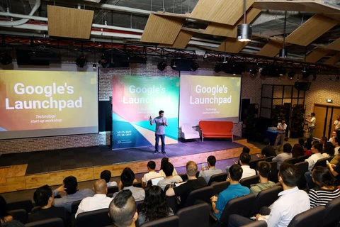 Ông Sami Kizilbash, Giám đốc phụ trách các nhà phát triển ứng dụng Khu vực Nam Á và Đông Nam Á của Google chia sẻ sự vui mừng khi thấy các công ty khởi nghiệp Việt Nam chuyên tâm, tập trung cao độ trong thời gian làm việc với cố vấn. (Nguồn: Google)