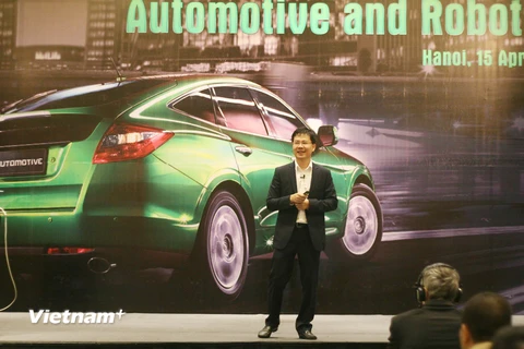 Ông Đinh Đức Hiệp, Giám đốc Sản xuất FPT Global Automotive chia sẻ về xu hướng và các công nghệ ôtô. (Ảnh: T.H/Vietnam+)