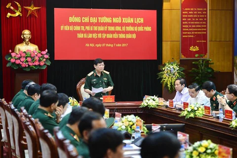 Đại tướng Ngô Xuân Lịch yêu cầu Viettel cần tập trung nghiên cứu sản xuất trong lĩnh vực công nghệ cao. (Nguồn: VT)