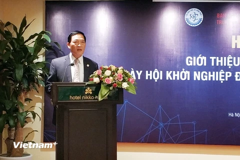 Thứ trưởng Bộ Khoa học và Công nghệ Trần Văn Tùng cho biết, sự kiện này sẽ giúp các bạn trẻ tiếp cận vốn đầu tư để phát triển. (Ảnh: T.H/Vietnam+)