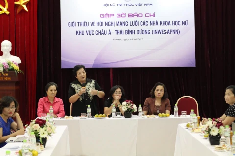 Hội nữ Trí thức Việt Nam chia sẻ thông tin về INWES-APNN 2018. (Ảnh: BTC)
