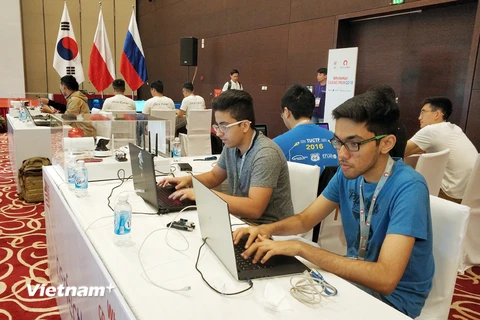 Các đội hacker mũ trắng chính thức tranh tài, khám phá truyền thuyết Việt Nam. (Ảnh: T.H/Vietnam+)