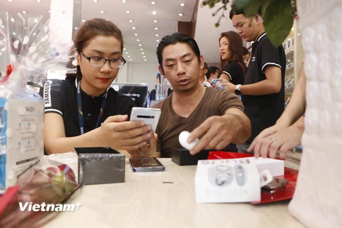 [Photo] Cận cảnh 'siêu phẩm' Galaxy S10 chính hãng tại Việt Nam 