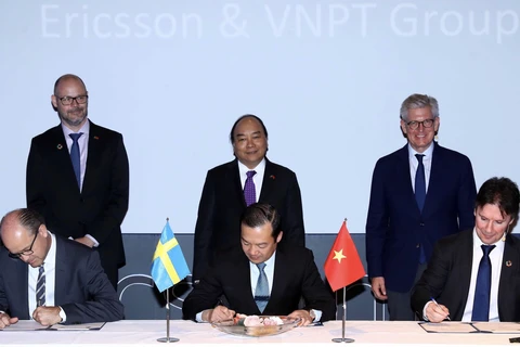 Lễ ký kết giữa VNPT và Ericsson có sự chứng kiến của Thủ tướng Chính Phủ Nguyễn Xuân Phúc và Giám đốc điều hành Tập đoàn Ericsson. (Nguồn: VNPT)