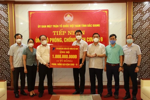 VNPT ủng hộ nguồn lực giúp Bắc Giang chống dịch. (Ảnh: T.Q/Vietnam+)