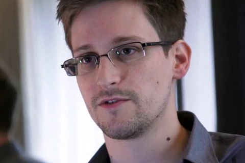 Edward Snowden trong lần trả lời phỏng vấn phóng viên của báo The Guardian tại Hong Kong. (Nguồn: AFP/TTXVN)