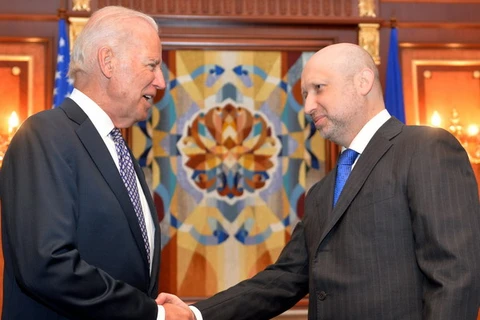 Joe Biden: Mỹ cam kết hỗ trợ nền kinh tế Ukraine
